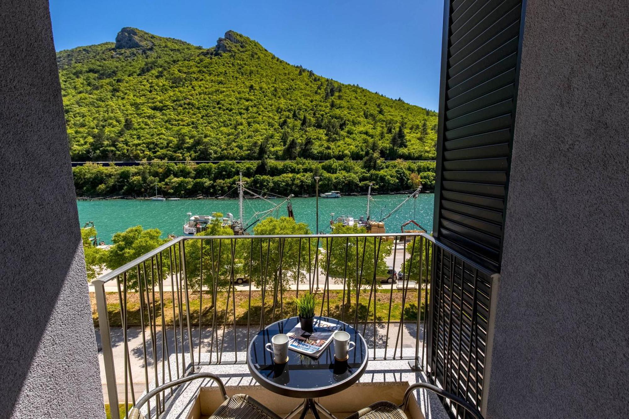 Seafront Villa Andrijana - Happy Rentals Plomin Exterior foto